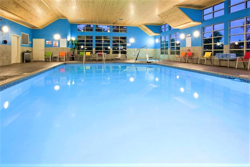 Amerivu Inn And Suites - Chisago City Esterno foto