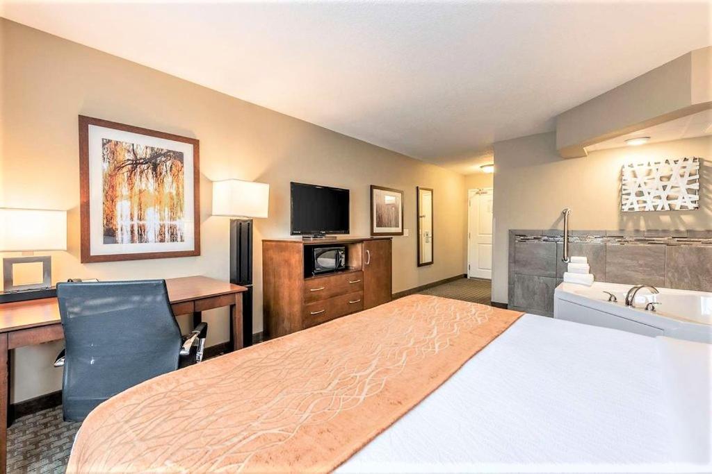 Amerivu Inn And Suites - Chisago City Esterno foto