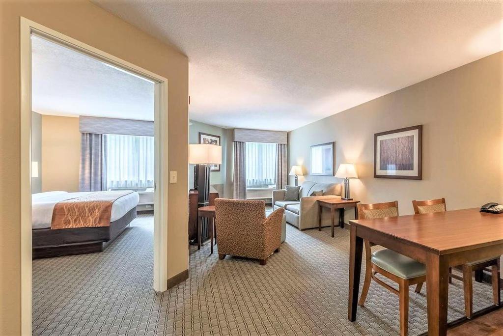 Amerivu Inn And Suites - Chisago City Esterno foto