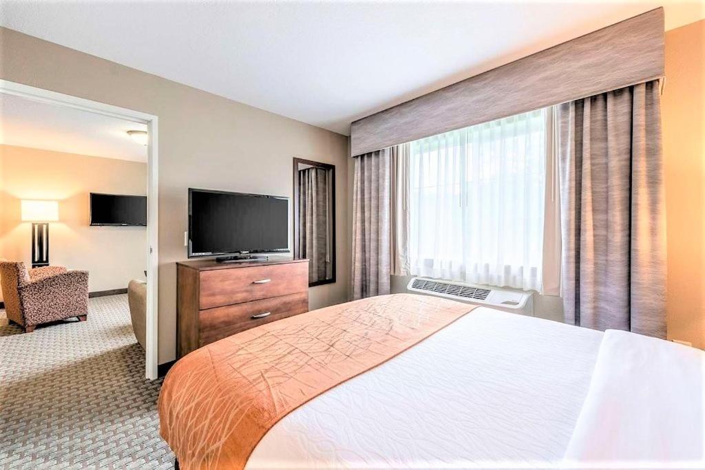 Amerivu Inn And Suites - Chisago City Esterno foto