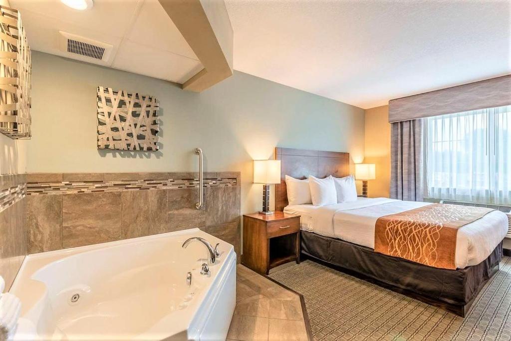 Amerivu Inn And Suites - Chisago City Esterno foto