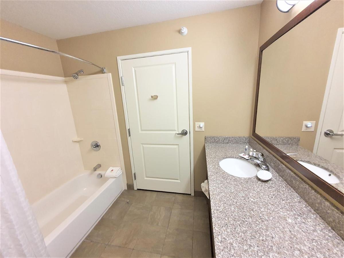 Amerivu Inn And Suites - Chisago City Esterno foto