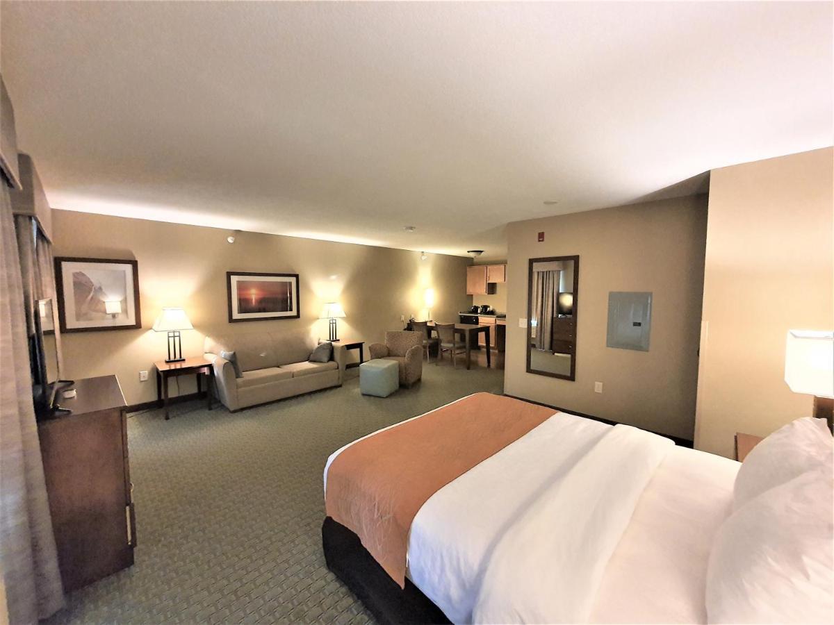 Amerivu Inn And Suites - Chisago City Esterno foto