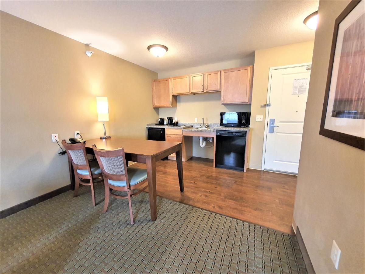 Amerivu Inn And Suites - Chisago City Esterno foto